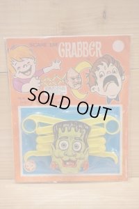 SCARE’EM GRABBER 