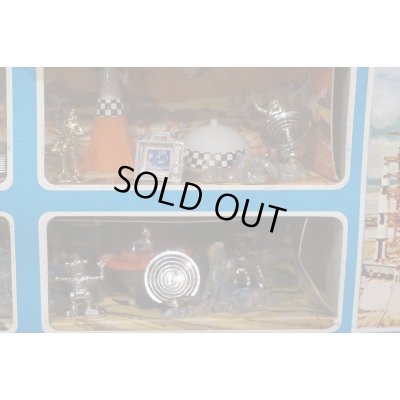 画像4: EXPLORING ON THE MOON