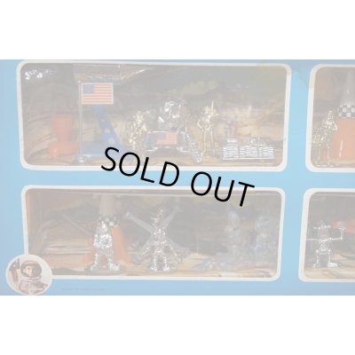 画像3: EXPLORING ON THE MOON