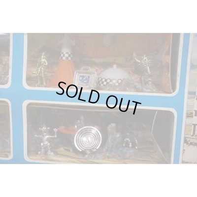 画像7: EXPLORING ON THE MOON