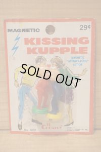 KISSING KUPPLE