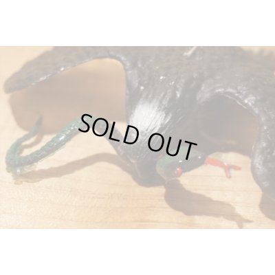 画像4: ゴム製 ヘビを食べる鷲