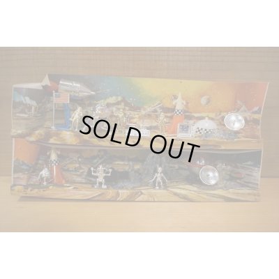 画像4: EXPLORING ON THE MOON 【B】