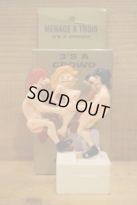 3´S A CROWD