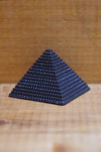 ピラミッド チャーム【A】