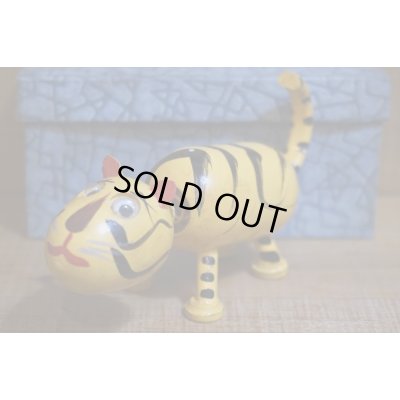 画像3: 木製 首振り トラ【A】