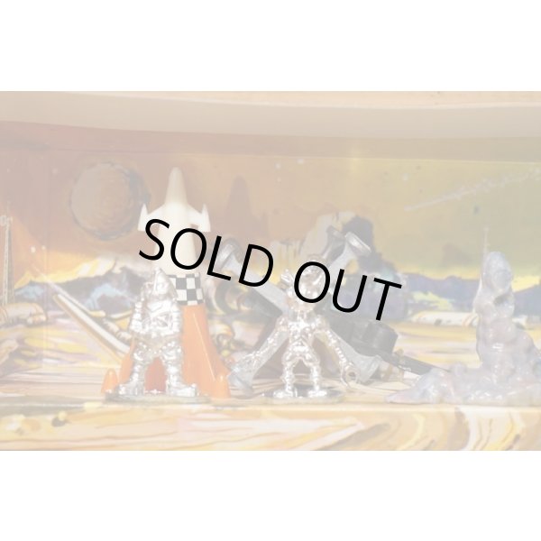 画像11: EXPLORING ON THE MOON (11)