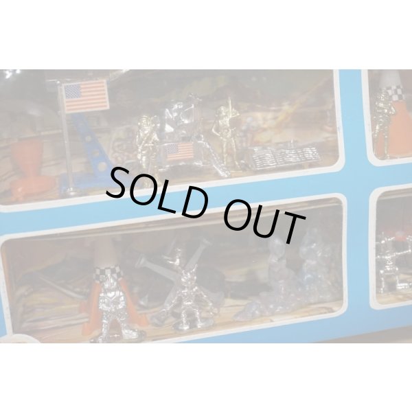 画像6: EXPLORING ON THE MOON (6)