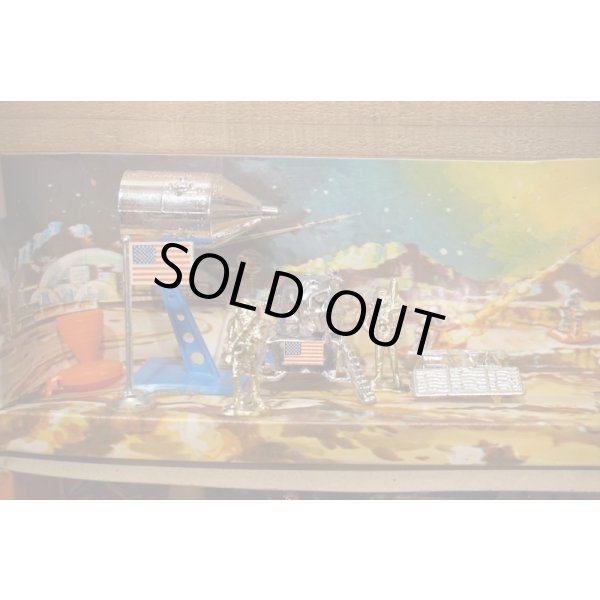 画像9: EXPLORING ON THE MOON (9)