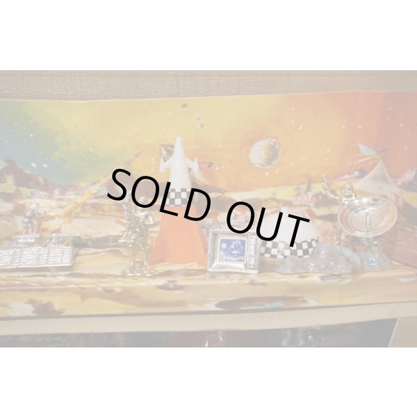 画像10: EXPLORING ON THE MOON (10)