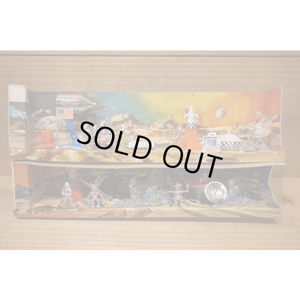 画像8: EXPLORING ON THE MOON (8)