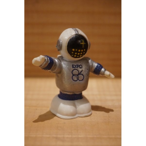 画像2: 86 CANADA EXPO ERNIE PVC 【A】 (2)