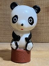画像: 切り株に乗ったパンダ ソフビ人形