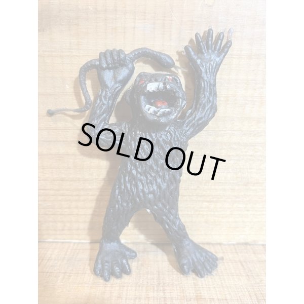 画像1: ゴム製 ヘビを掴むキングコング【C】 (1)