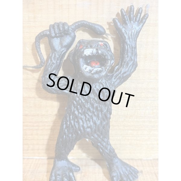 画像2: ゴム製 ヘビを掴むキングコング【C】 (2)