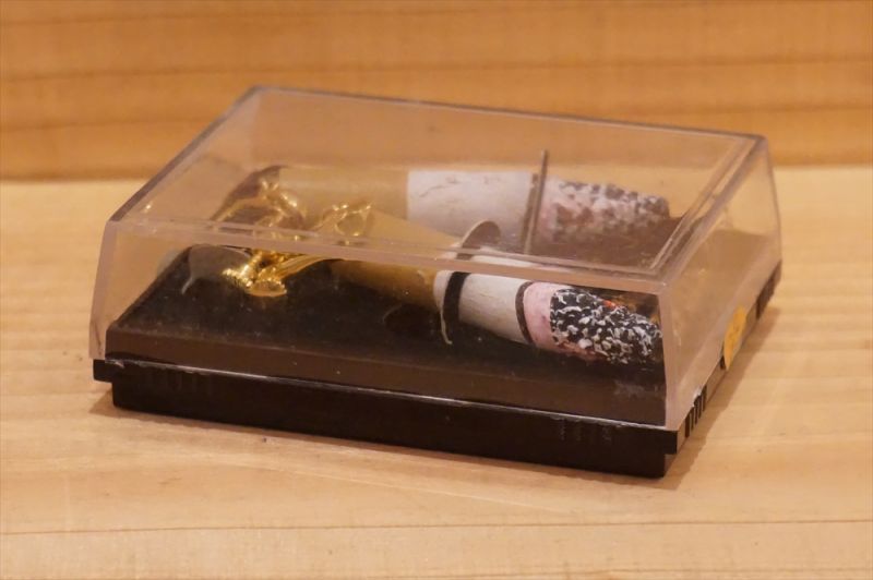 画像: タバコのイヤリング