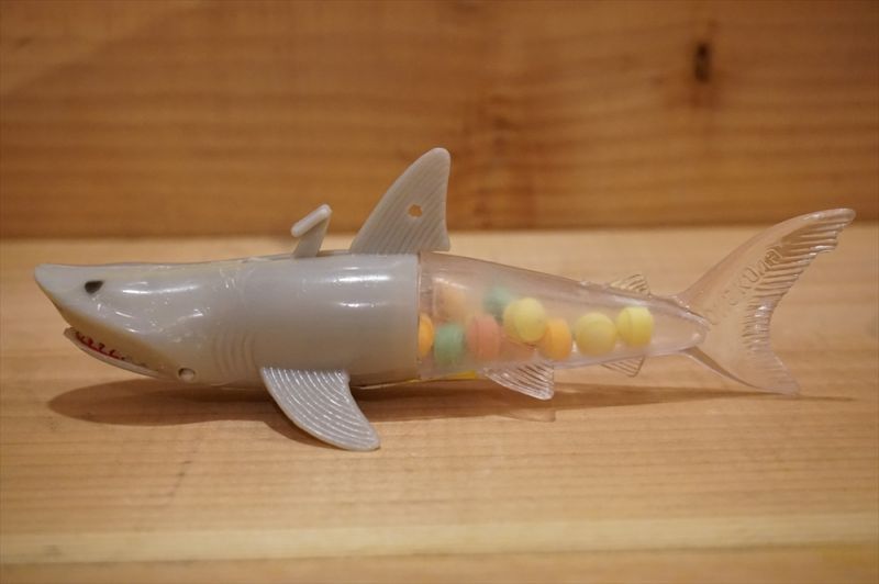 画像: サメ キャンディーコンテナー