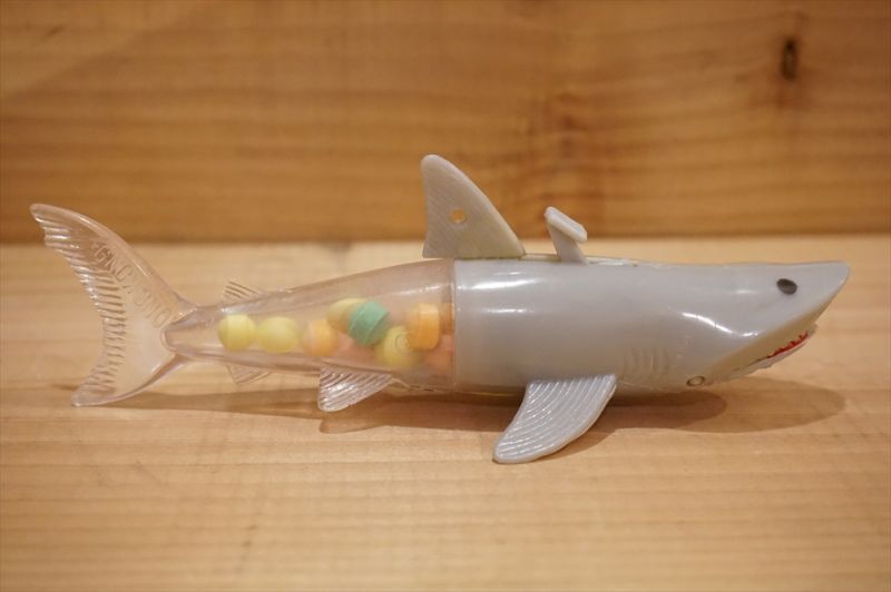 画像: サメ キャンディーコンテナー