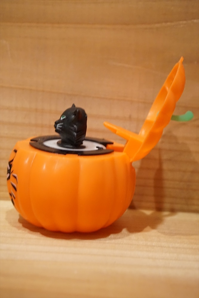 画像: Pumpkin ビックリ箱 【黒猫】 