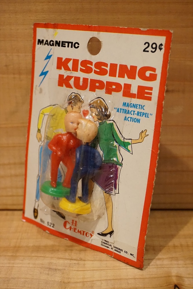 画像: KISSING KUPPLE