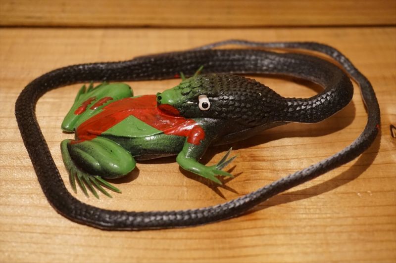 画像: ゴム製 カエルを食べるヘビ 【B】