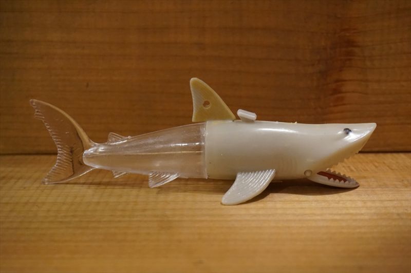 画像: サメ キャンディコンテナー