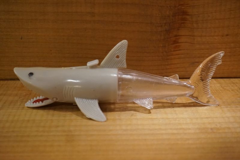 画像: サメ キャンディコンテナー