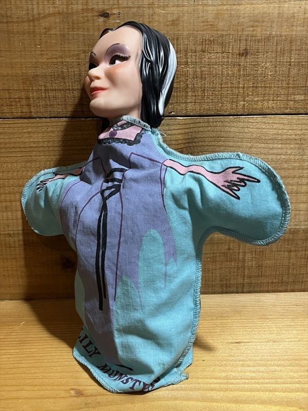 画像: LILY MUNSTERS HAND PUPPET