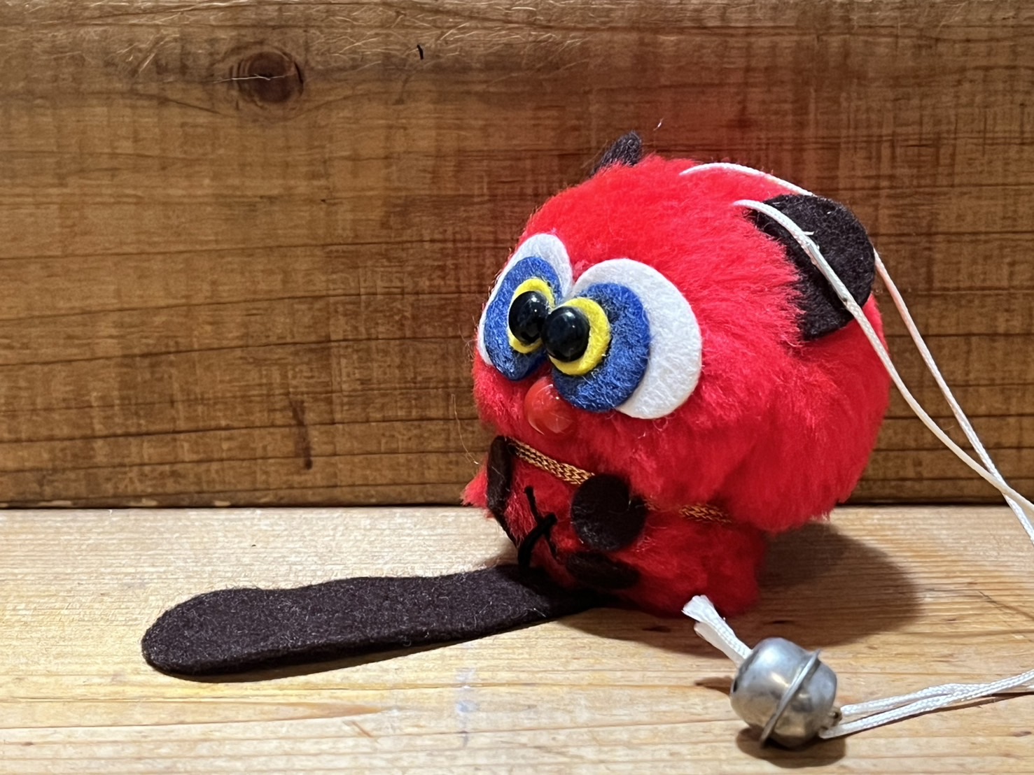 画像: タヌキ？ マスコット人形