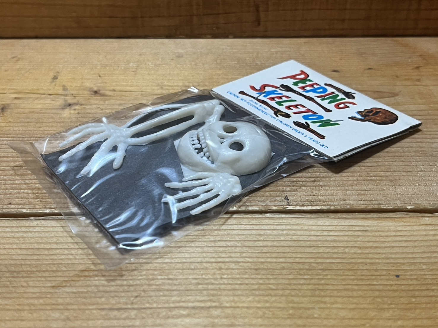 画像: PEEPING SKELETON